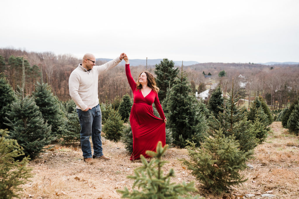 What to wear for family photos. 
By Renee Ash Photography Sussex County New Jersey family photographer. Location : Emmerich Tree Farm Warwick NY 