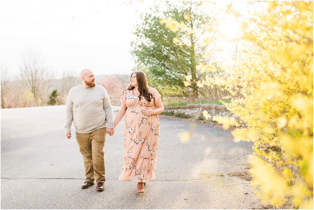 When is the best time to have maternity photos done? Sussex County New Jersey Pregnancy photos in the spring and summer by Renee Ash photography, New Jersey Maternity Photographer