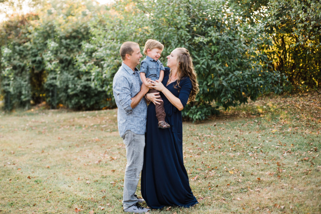 What to wear for family photos. 
By Renee Ash Photography Sussex County New Jersey family photographer
Location : Vernon, NJ 