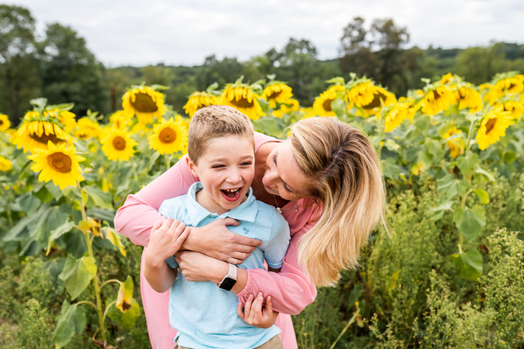 Best Summer sunflower family photo session locations in Sussex County New Jersey. by Renee Ash Photography at the Sussex county sunflower maze