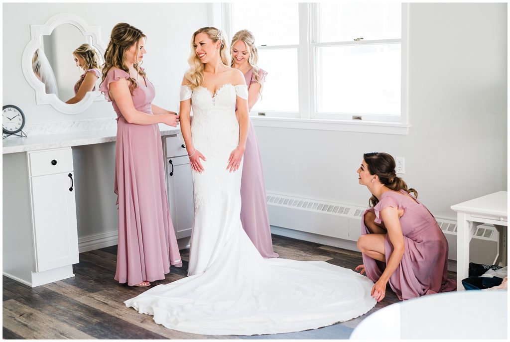 Bride getting ready with her bridesmaids at The Club at Picatinny.  New Jersey wedding venue. Renee Ash Photography