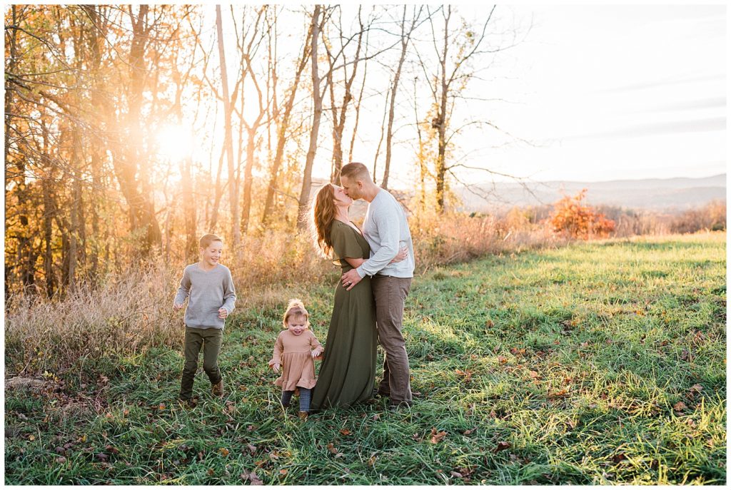 What to expect during your outdoor family photos with Renee Ash Photography. Sussex County New Jersey Family Photographer
