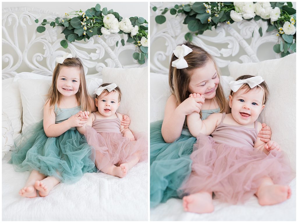 simple first birthday girl pictures with sister in a photo studio in vernon new jersey 