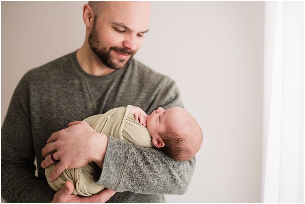  dad and baby boy in greens. Newborn baby pictures Warwick New York. Renee Ash Photography