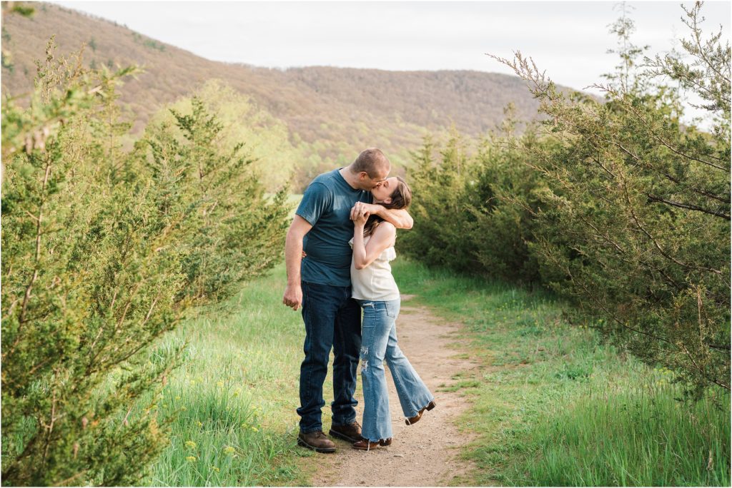 Sussex County NJ engagement photographer. Appalachian trail in New Jersey. Outdoorsy couples photo session. by Renee Ash Photography