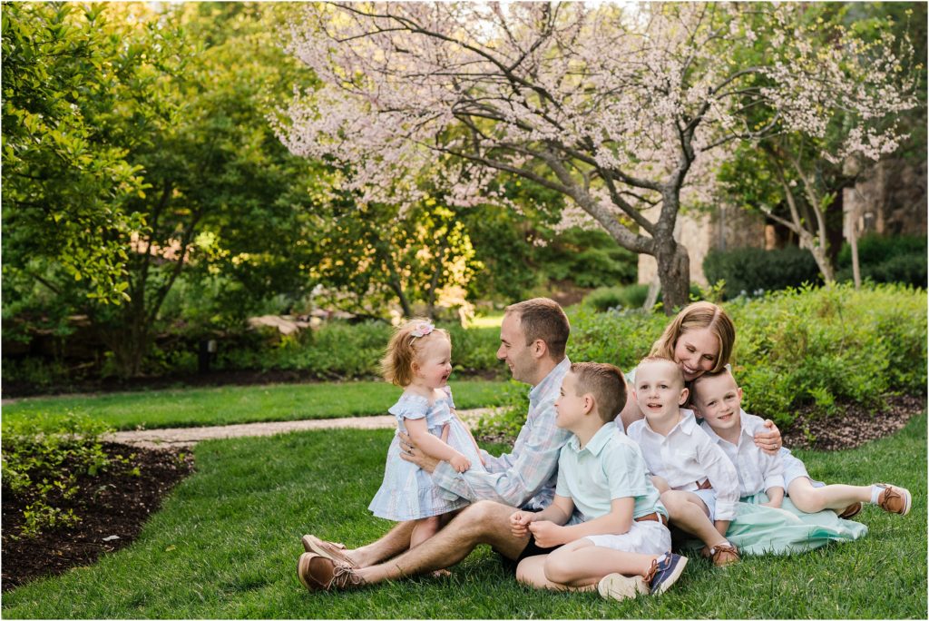 what to wear for bright and fun family photos in Sussex County New Jersey. Renee Ash Photography 
