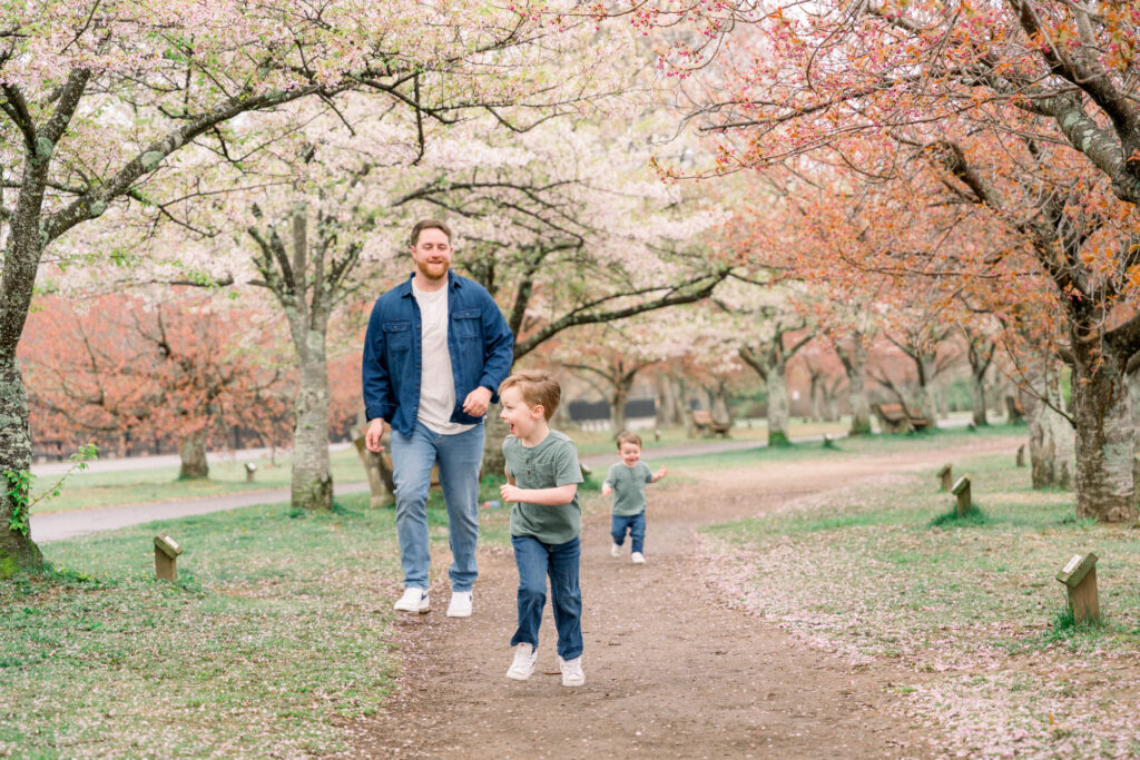 NJ Spring Family Pictures at Horseshoe Lake Park - Renee Ash Photography 