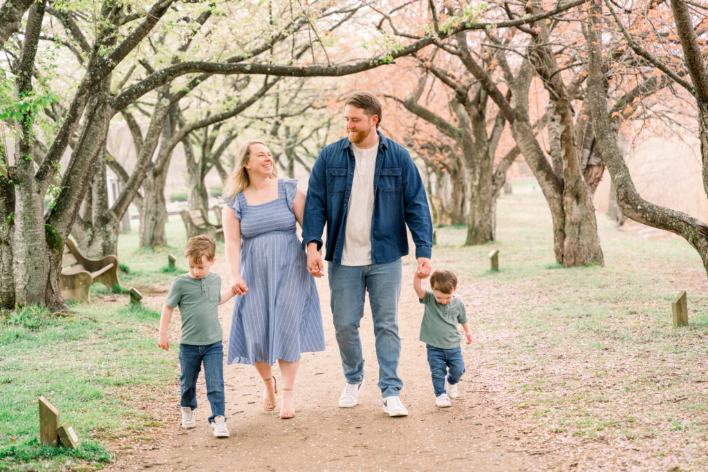 NJ Spring Family Pictures at Horseshoe Lake Park - Renee Ash Photography 