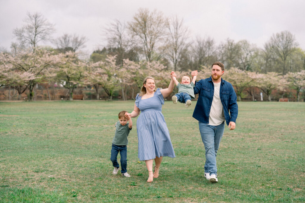 NJ Spring Family Pictures at Horseshoe Lake Park - Renee Ash Photography 