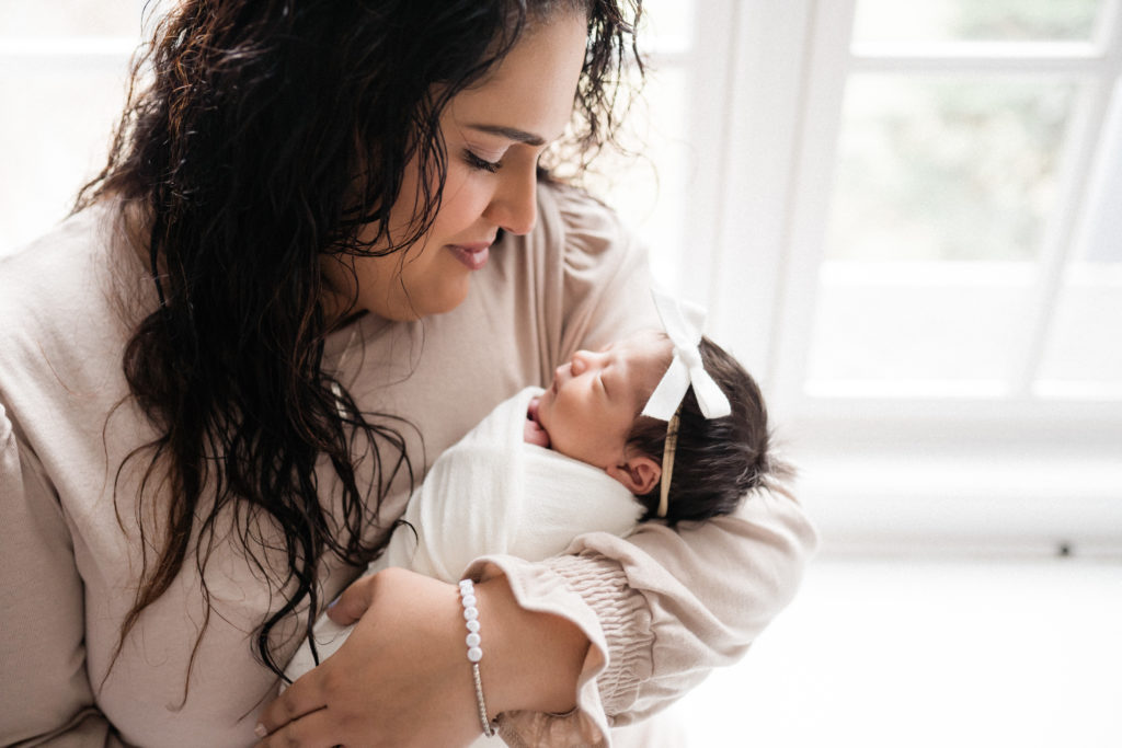 Mom and baby pictures at home newborn photoshoot. Simple newborn photography. New Jersey Newborn photographer. | Renee Ash Photography