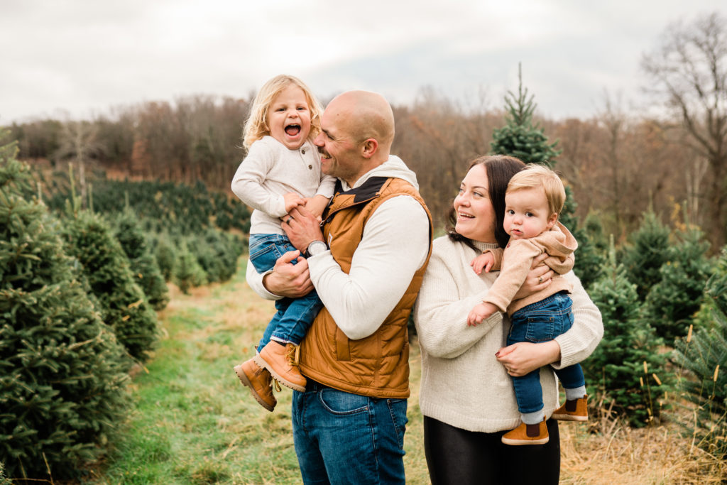 what to wear for family christmas pictures. NJ family photographer.  Emmerich Tree Farm warwick NY