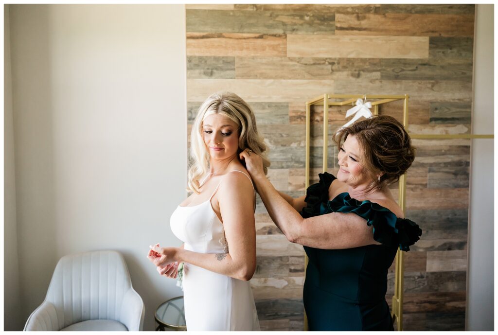 Mountain Creek Red Tail Lodge Wedding - Bridal Suite and Getting ready space in the Appalachian hotel