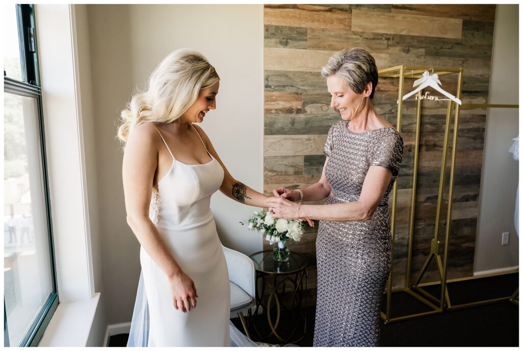 Mountain Creek Red Tail Lodge Wedding - Bridal Suite and Getting ready space in the Appalachian hotel