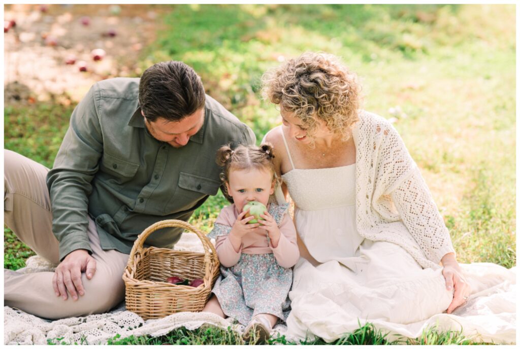 Warwick NY apple picking photo session - Renee Ash Photography