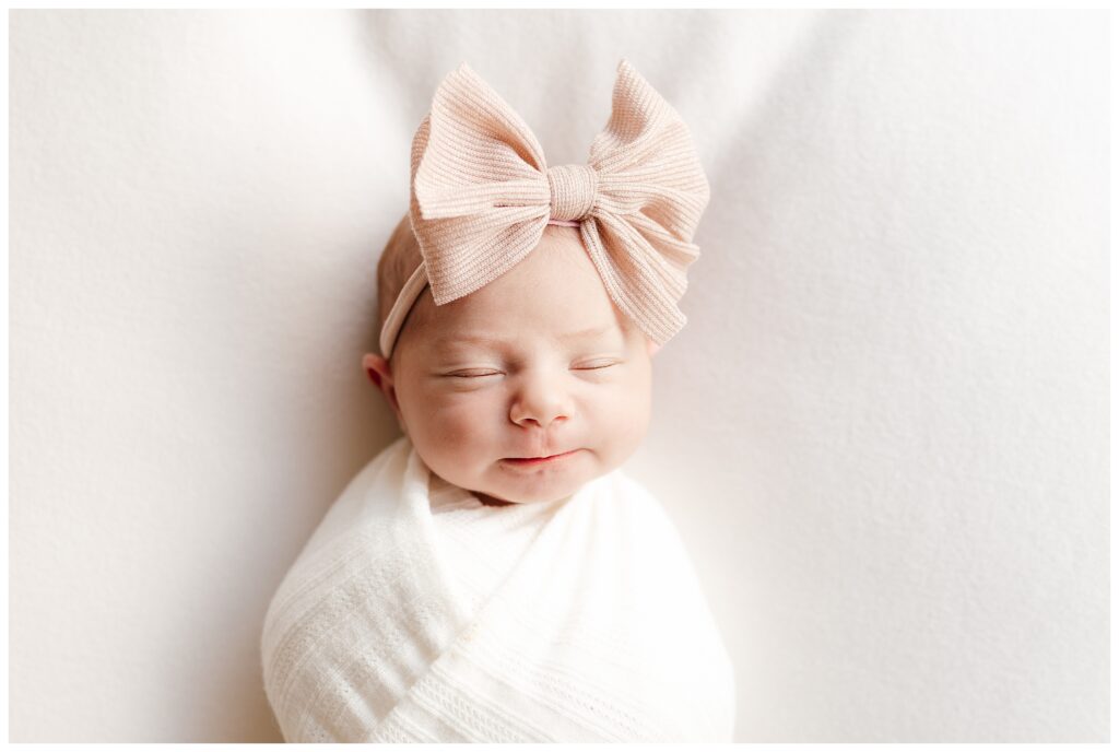 Why Minimalist Newborn Photo Sessions in New Jersey Are Beautiful and Beneficial