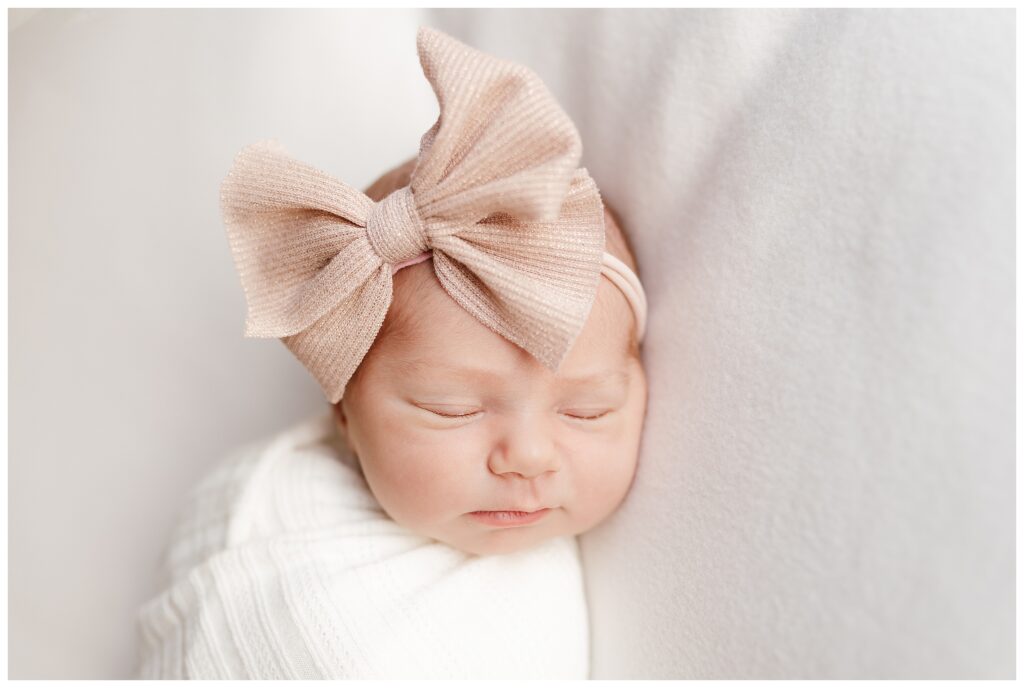 Why Minimalist Newborn Photo Sessions in New Jersey Are Beautiful and Beneficial