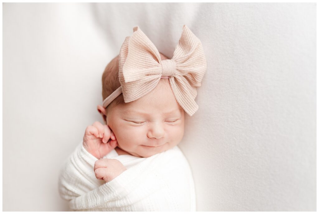 Why Minimalist Newborn Photo Sessions in New Jersey Are Beautiful and Beneficial