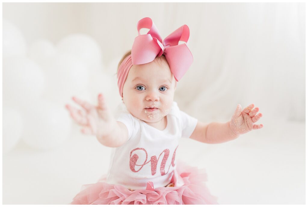 pink bow first birthday cake smash photographer in sussex county new jersey | Renee Ash Photography