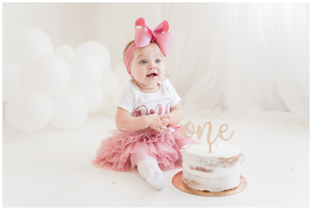 pink bow first birthday cake smash photographer in sussex county new jersey | Renee Ash Photography