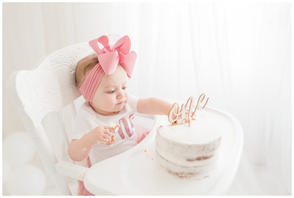 pink bow first birthday cake smash photographer in sussex county new jersey | Renee Ash Photography