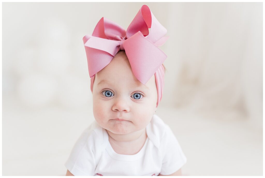 pink bow first birthday cake smash photographer in sussex county new jersey | Renee Ash Photography