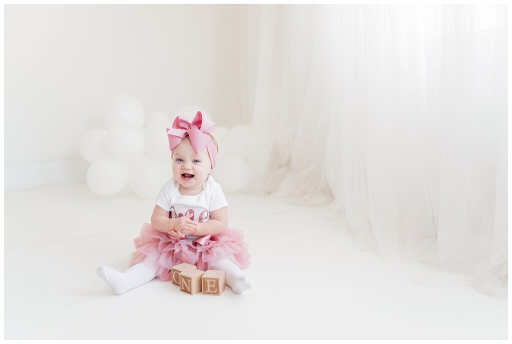 pink bow first birthday cake smash photographer in sussex county new jersey | Renee Ash Photography