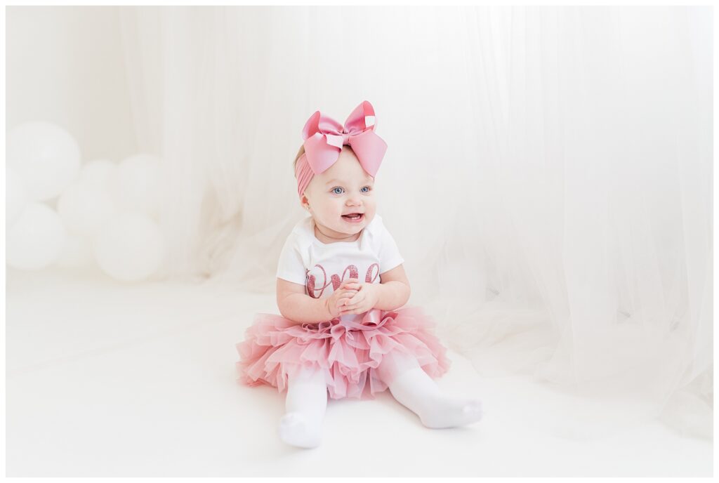 pink bow first birthday cake smash photographer in sussex county new jersey | Renee Ash Photography