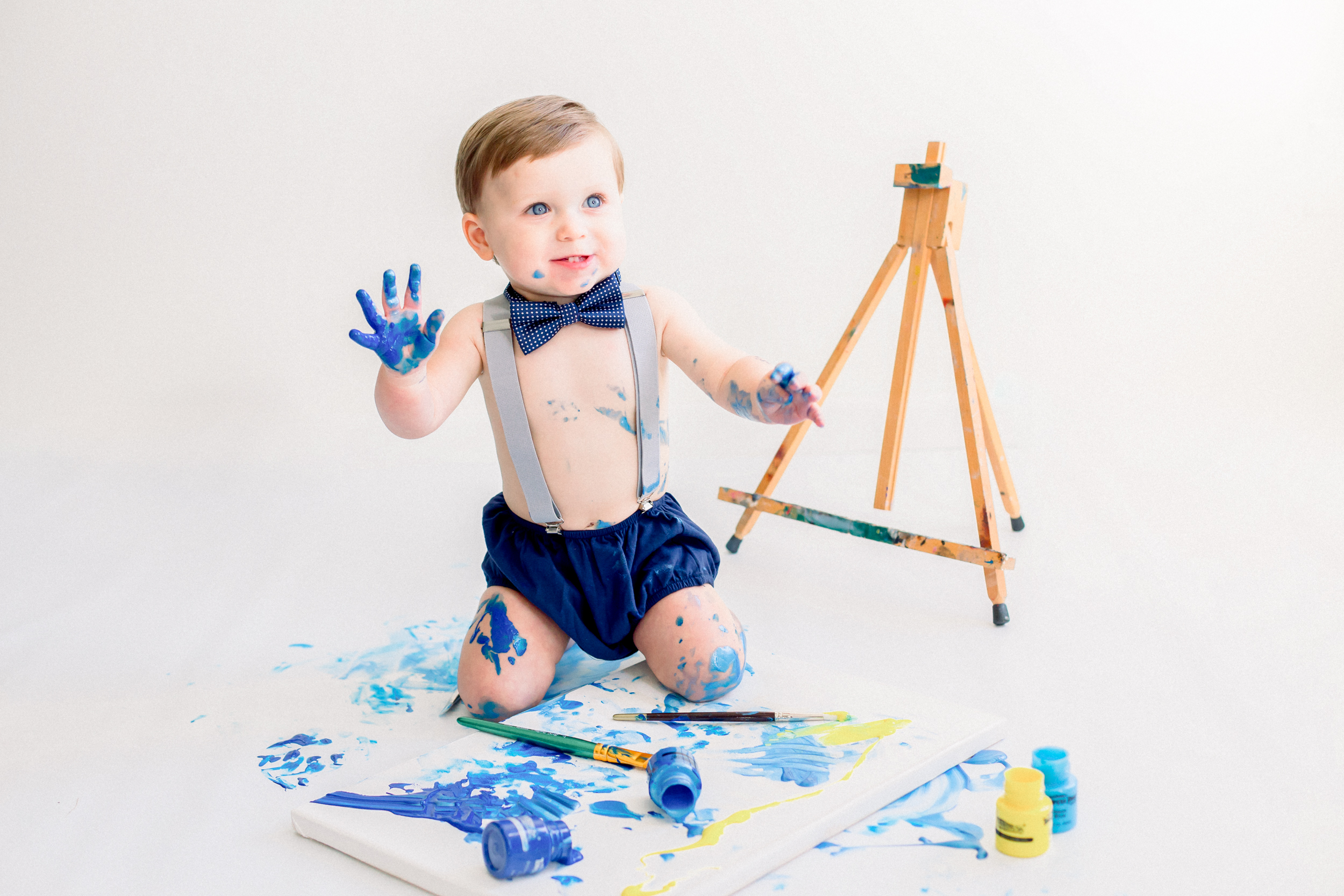 first birthday photo shoot cake smash alternatives. Paint smash, art fingerpainting with toddlers for their first birthday pictures.