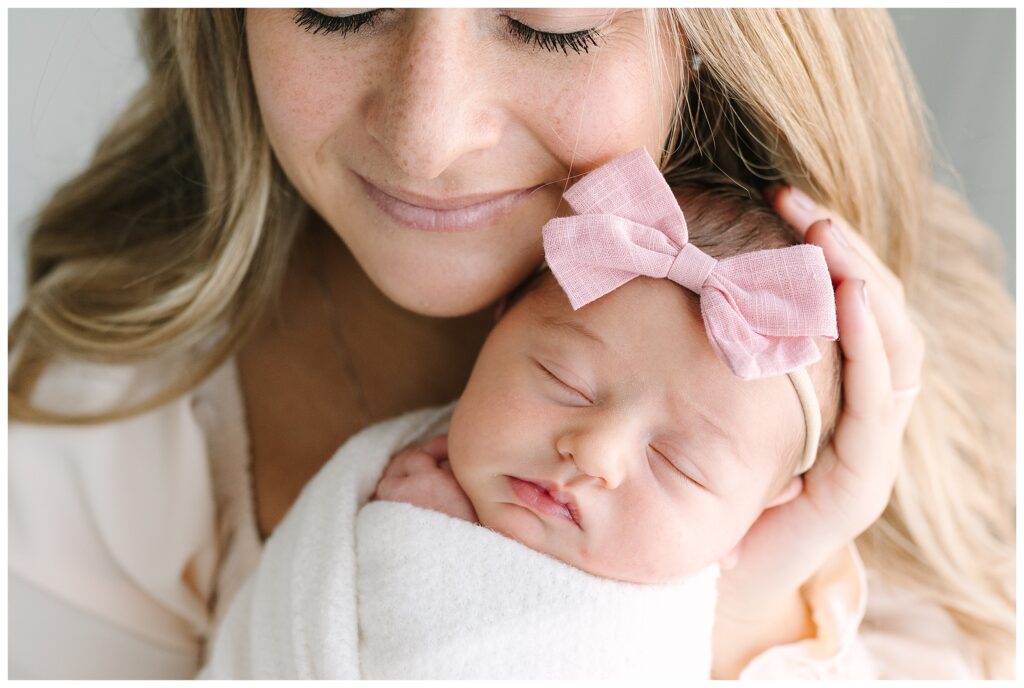 natural simple minimal newborn photography in north new jersey with renee Ash Photography. light and minimal using neutral wraps, soft textures, and clean backdrops, then added the sweetest subtle pops of pink and red as a nod to Valentine’s Day. It was just enough color to feel seasonal and fun, while still keeping the images classic and timeless.